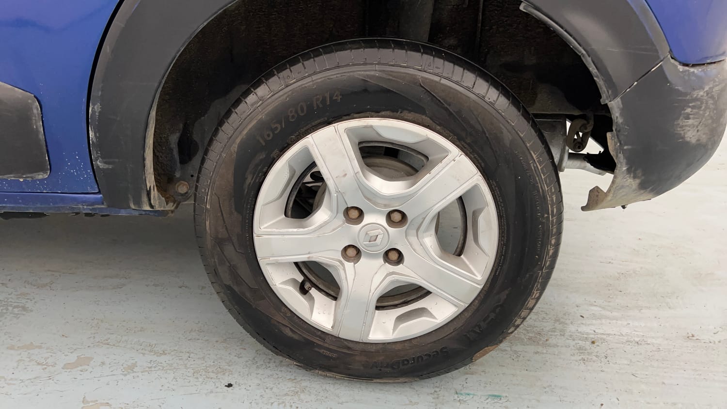 Used 2019 Renault Triber RXZ Petrol Manual tyres LEFT REAR TYRE RIM VIEW
