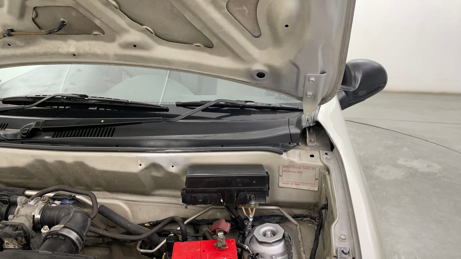 Used 2017 Maruti Suzuki Alto 800 LXi Petrol Manual engine ENGINE LEFT SIDE HINGE & APRON VIEW