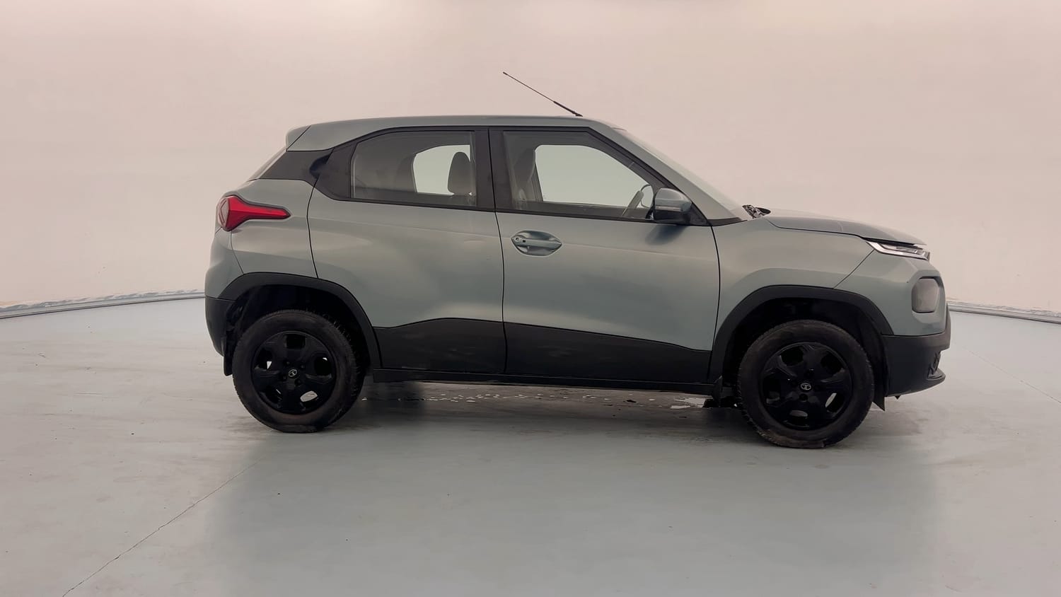 Used 2022 Tata Punch Accomplished MT Petrol Manual exterior RIGHT SIDE VIEW