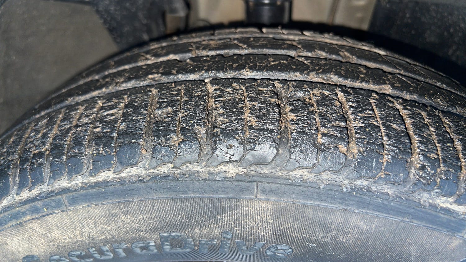Used 2020 Renault Triber RXZ EASY-R AMT Petrol Automatic tyres RIGHT FRONT TYRE TREAD VIEW