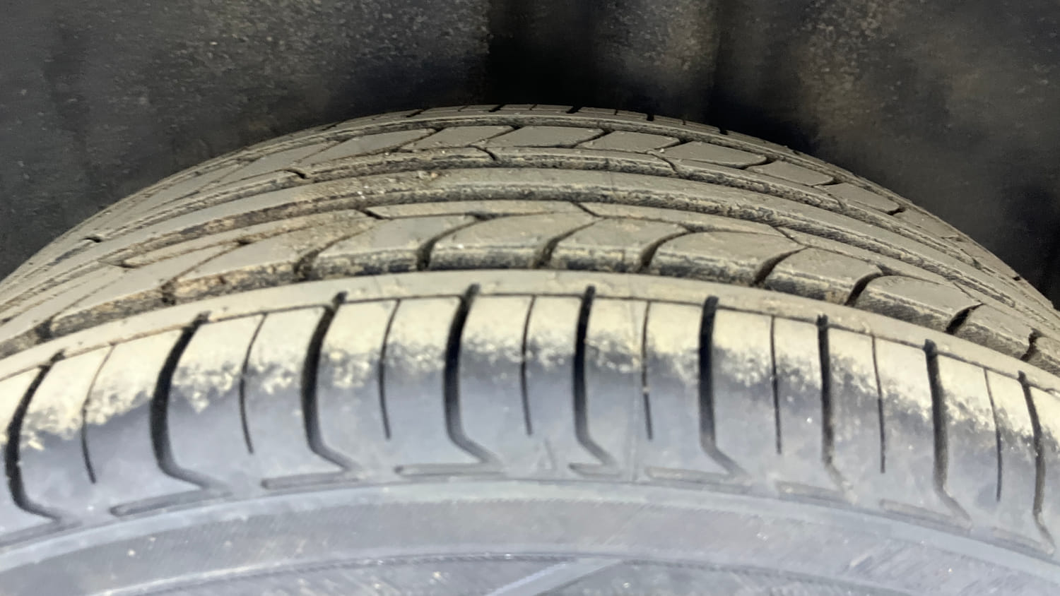 Used 2020 Volkswagen Polo Comfortline 1.0L (P) Petrol Manual tyres LEFT REAR TYRE TREAD VIEW