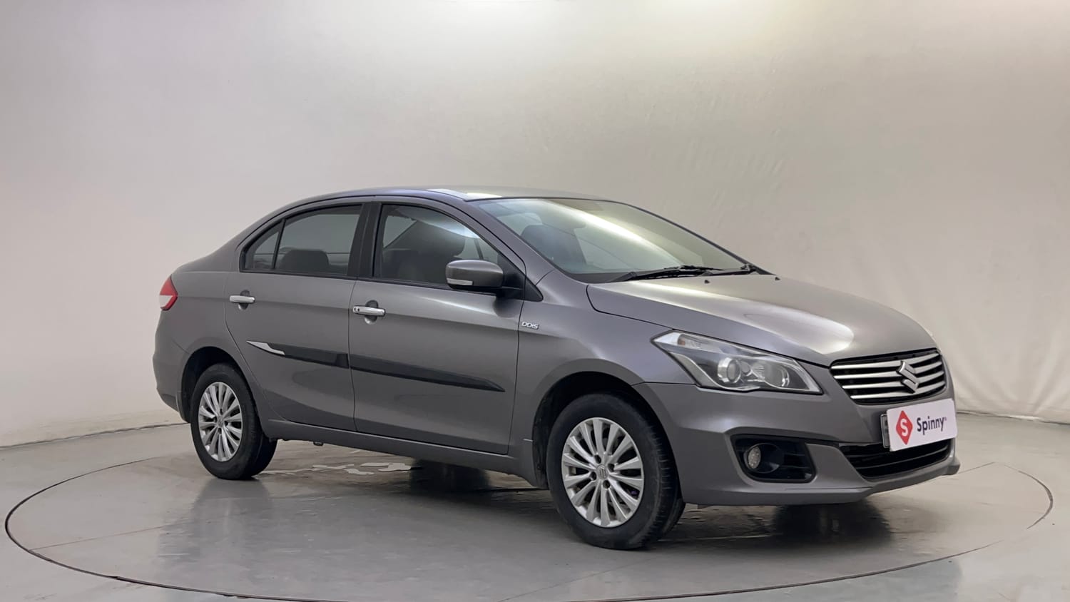 Used 2017 Maruti Suzuki Ciaz Zeta 1.3 Hybrid Diesel Manual exterior RIGHT FRONT CORNER VIEW