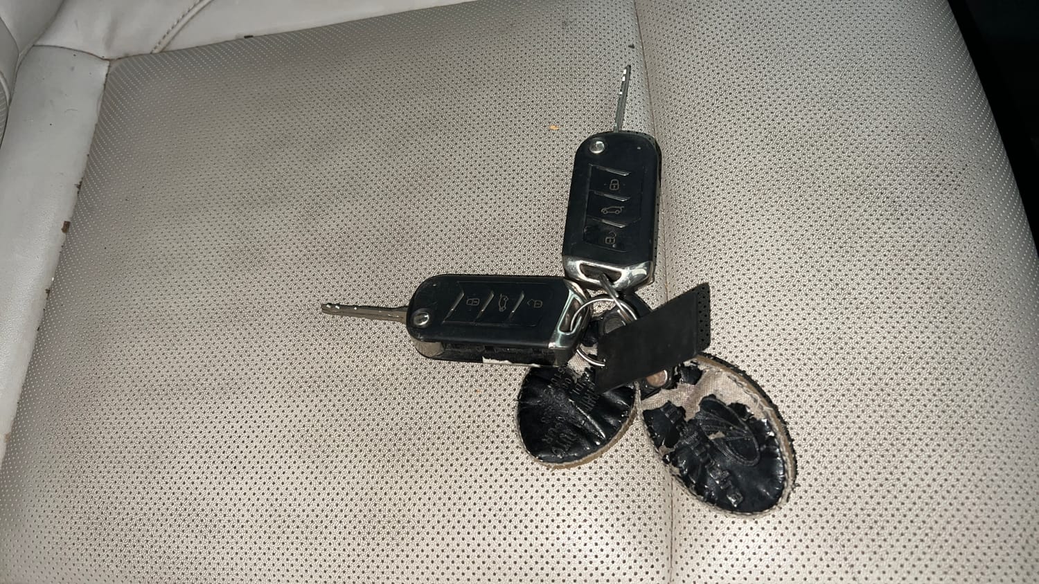 Used 2021 Mahindra XUV700 AX 7 Petrol AT Luxury Pack 7 STR Petrol Automatic extra CAR KEY VIEW