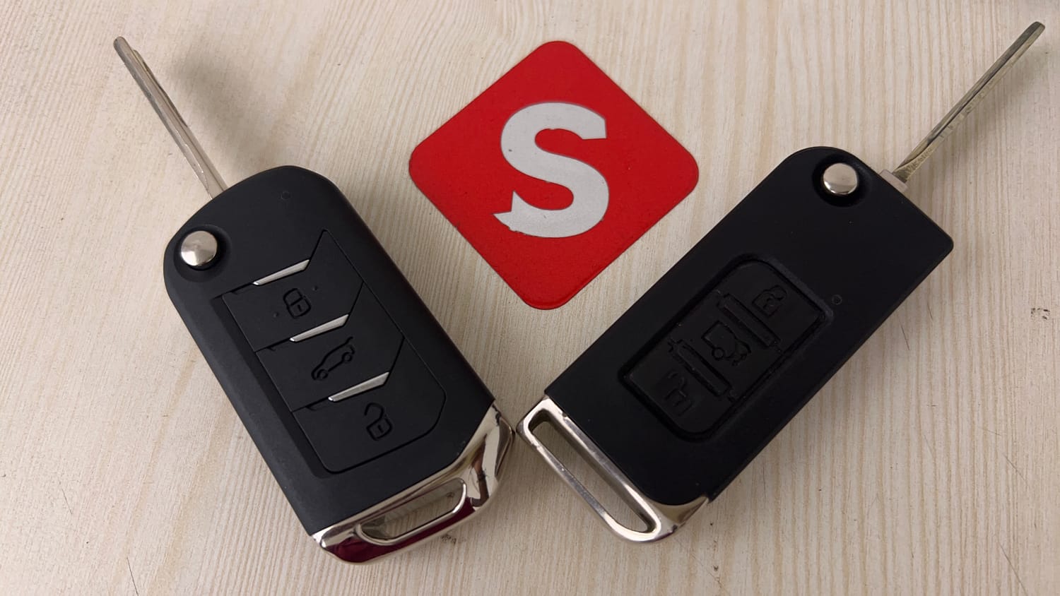 Used 2016 Mahindra XUV500 W4 Diesel Manual extra CAR KEY VIEW