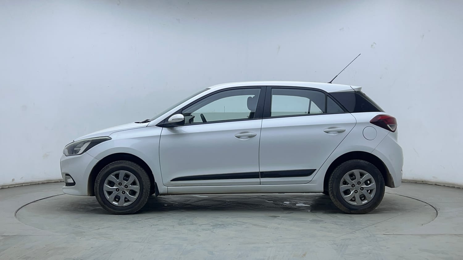 Used 2017 Hyundai Elite i20 Sportz 1.2 Petrol Manual exterior LEFT SIDE VIEW