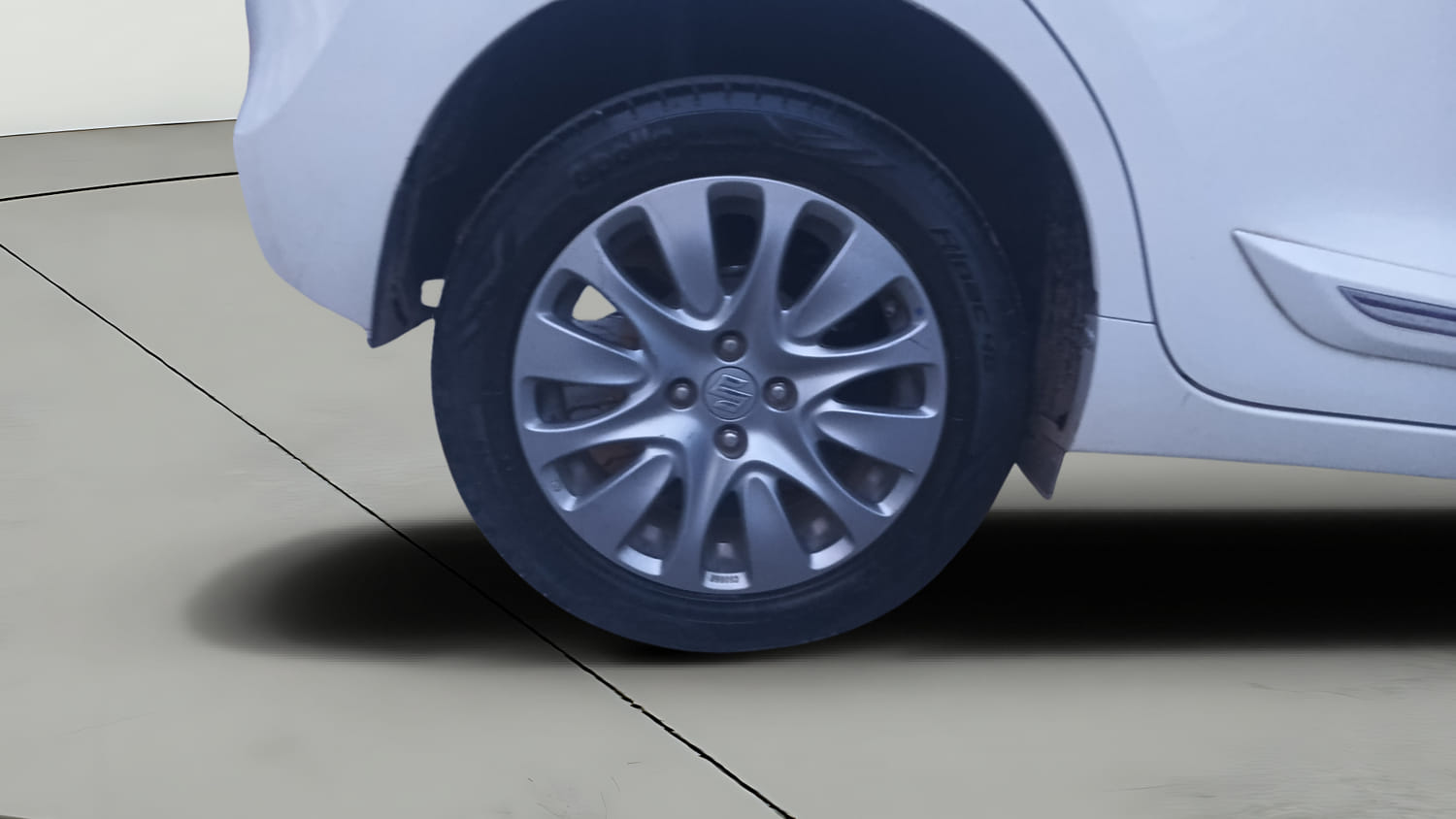 Used 2018 Maruti Suzuki Baleno Zeta 1.2 Petrol Manual tyres RIGHT REAR TYRE RIM VIEW