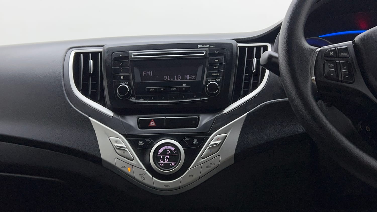 Used 2017 Maruti Suzuki Baleno Delta 1.2 Petrol Manual interior MUSIC SYSTEM & AC CONTROL VIEW