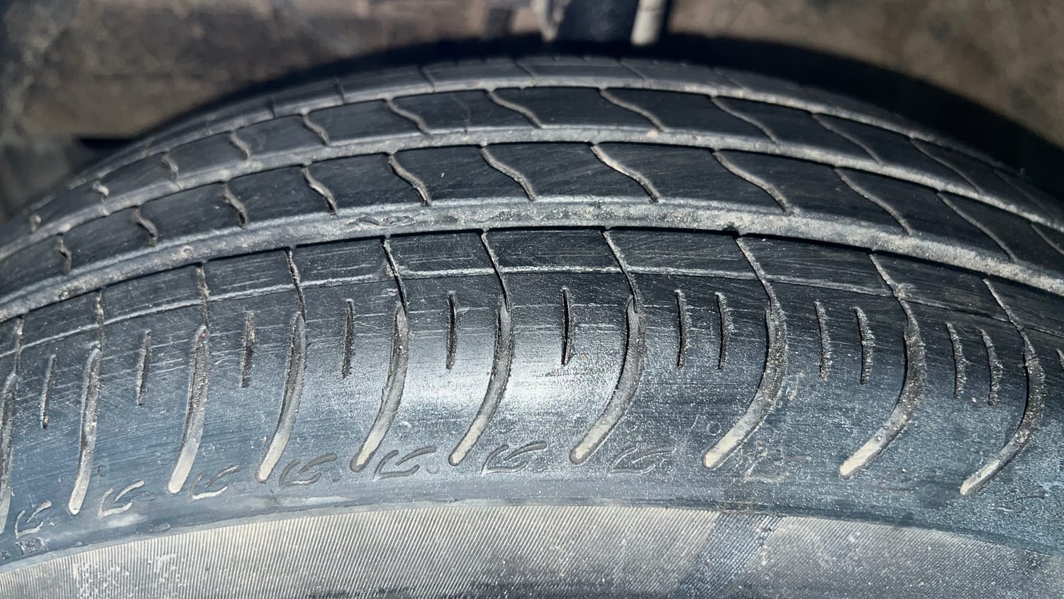 Used 2024 Maruti Suzuki Swift LXi Petrol Manual tyres LEFT FRONT TYRE TREAD VIEW