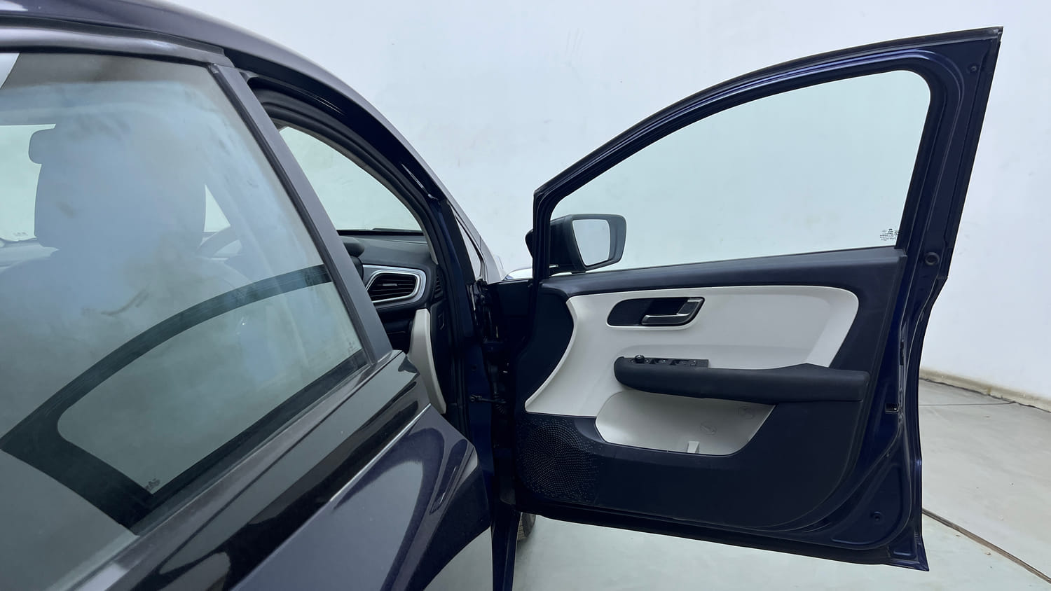 Used 2022 Tata Altroz XZA Petrol Petrol Automatic interior RIGHT FRONT DOOR OPEN VIEW