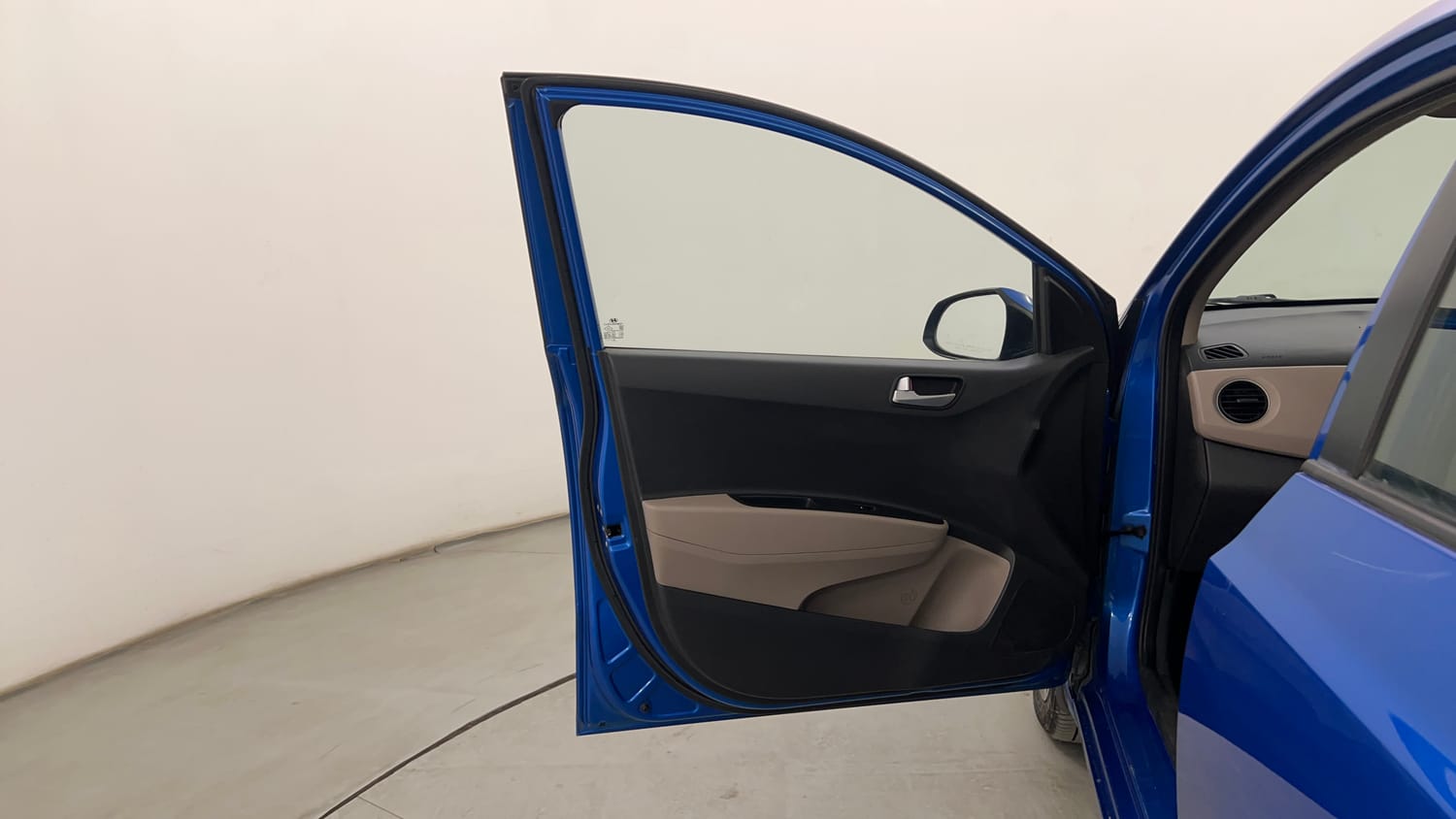 Used 2019 Hyundai Xcent SX (O)CRDi Diesel Manual interior LEFT FRONT DOOR OPEN VIEW