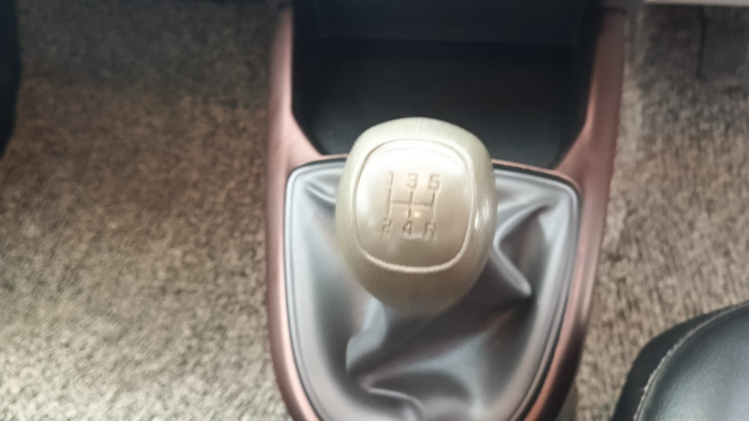 Used 2022 Hyundai Aura S 1.2 CNG Cng Manual interior GEAR  KNOB VIEW