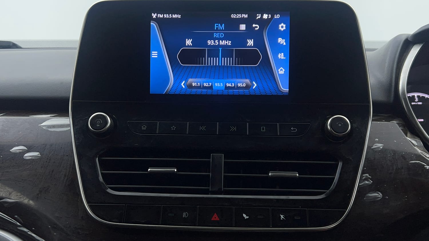 Used 2019 Tata Harrier XT Diesel Manual top_features Touch screen infotainment system