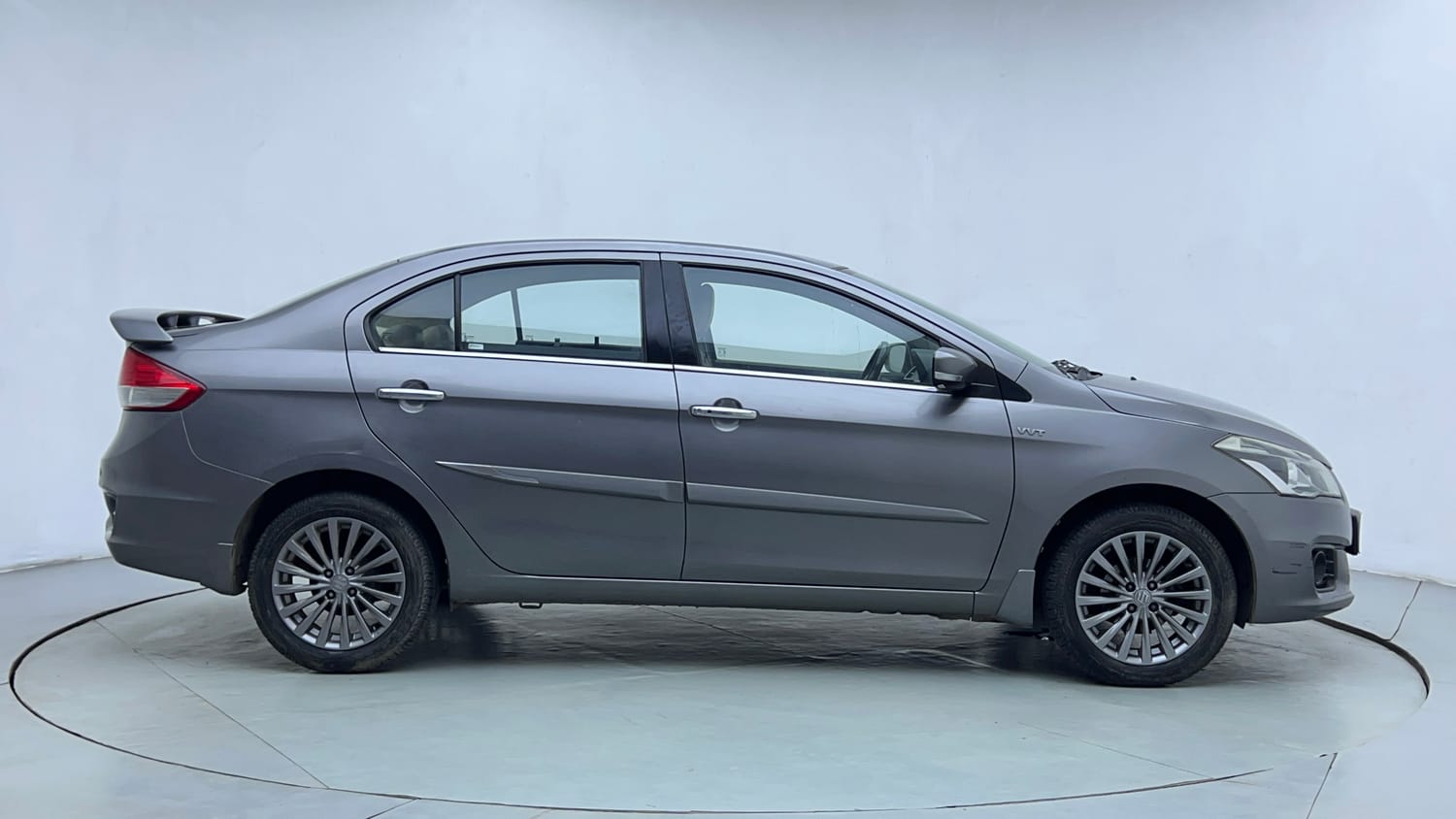 Used 2017 Maruti Suzuki Ciaz ZXI+ Petrol Manual exterior RIGHT SIDE VIEW