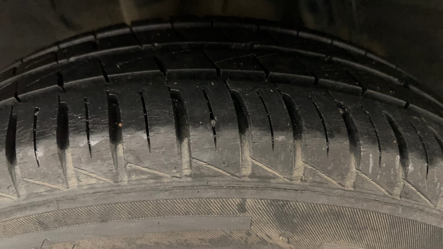 Used 2024 Renault Kwid RXT 1.0 Petrol Manual tyres RIGHT REAR TYRE TREAD VIEW