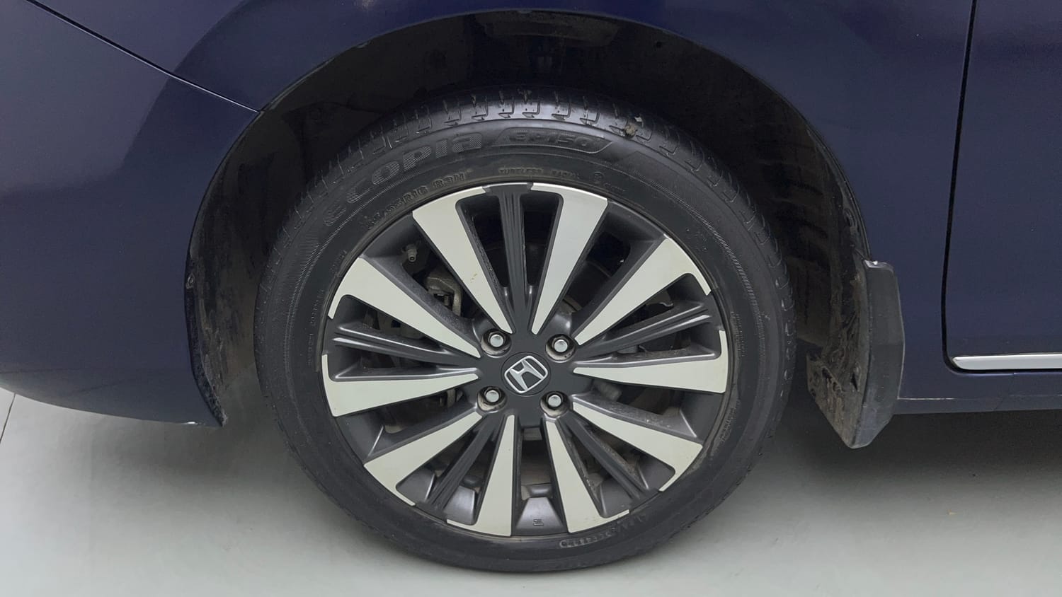 Used 2023 Honda City ZX Petrol MT Petrol Manual tyres LEFT FRONT TYRE RIM VIEW