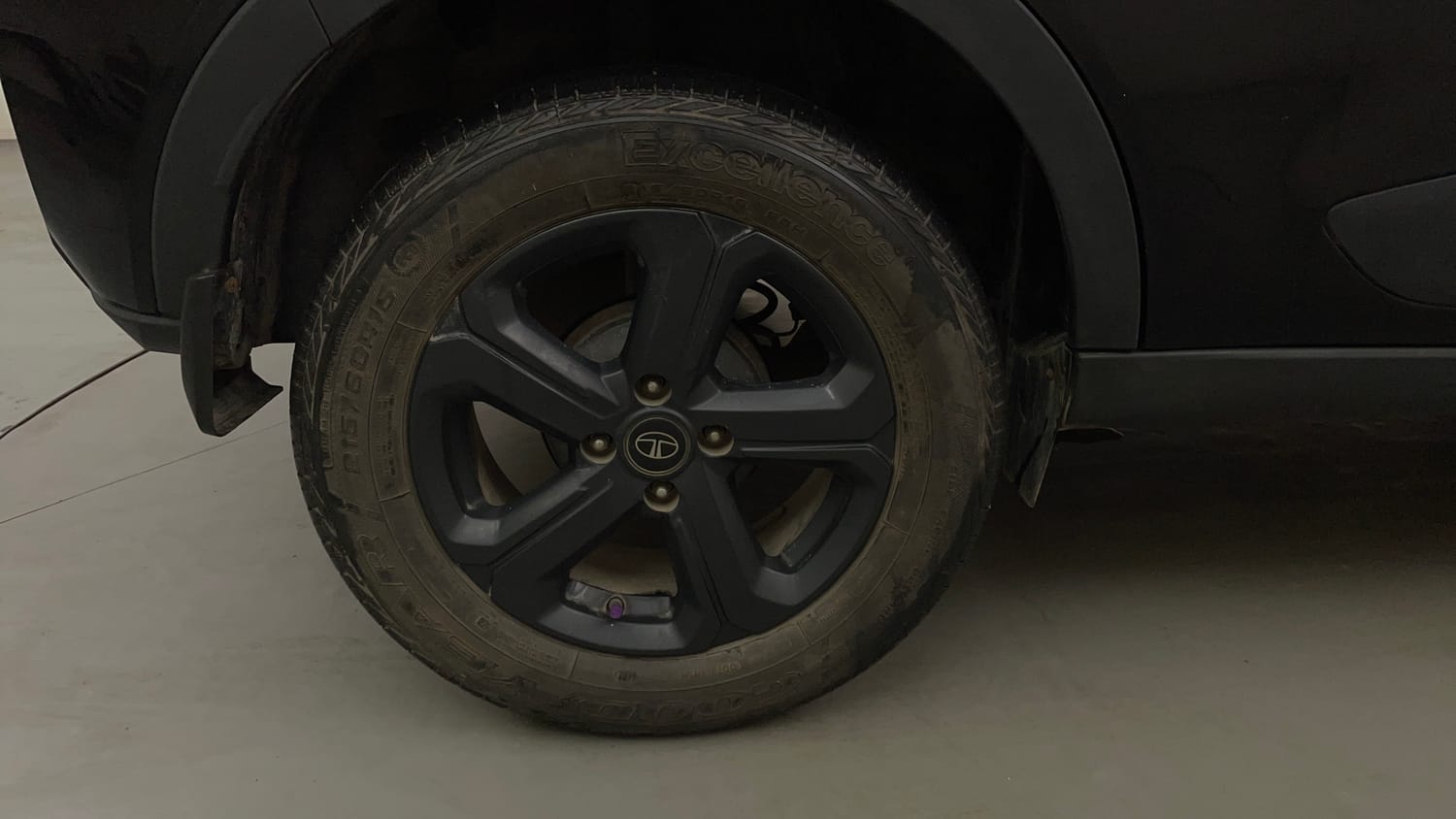 Used 2022 Tata Nexon XZ Plus (O) Dark Edition Petrol Manual tyres RIGHT REAR TYRE RIM VIEW