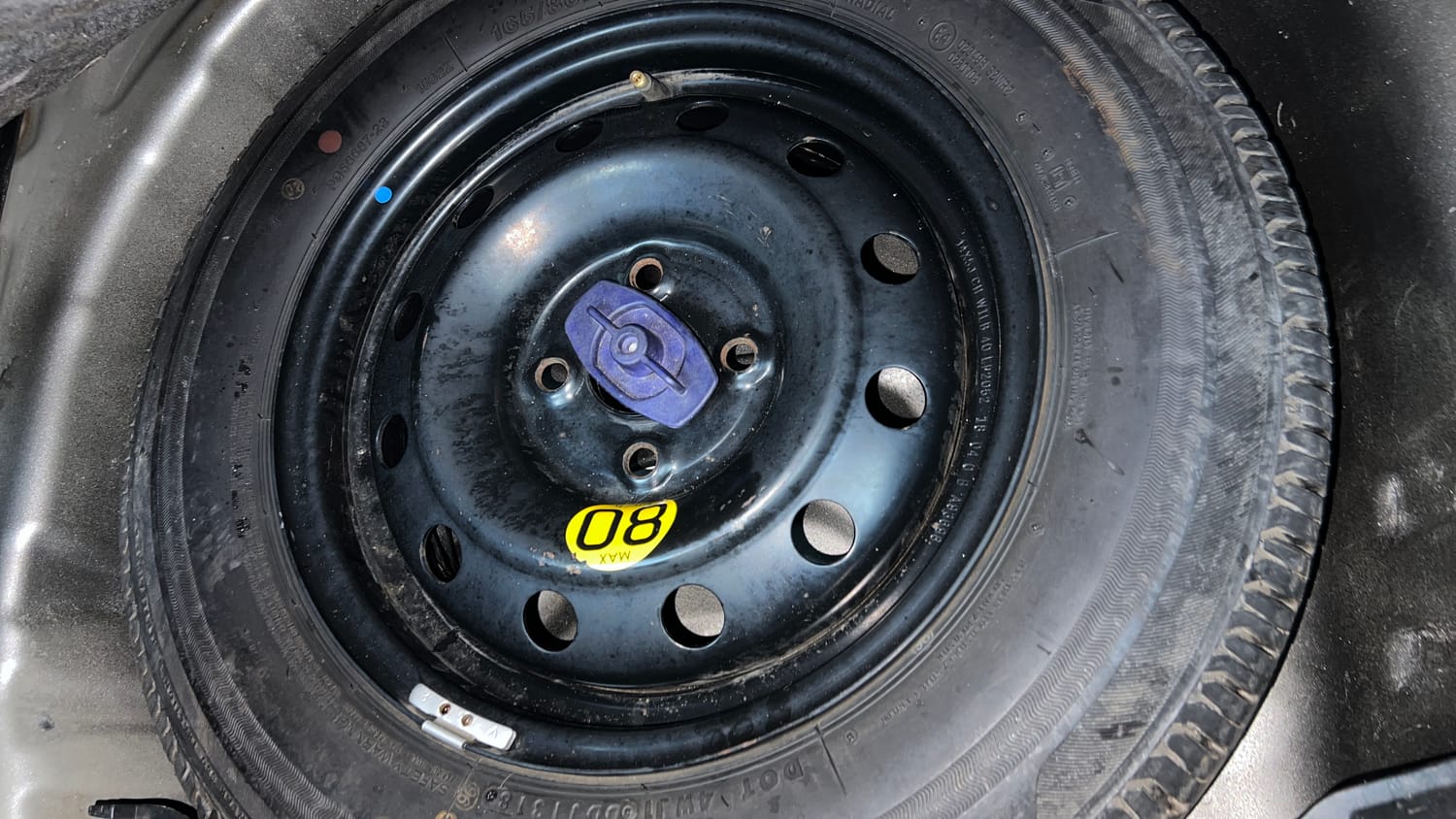 Used 2018 Maruti Suzuki Swift ZXi AMT Petrol Automatic tyres SPARE TYRE VIEW