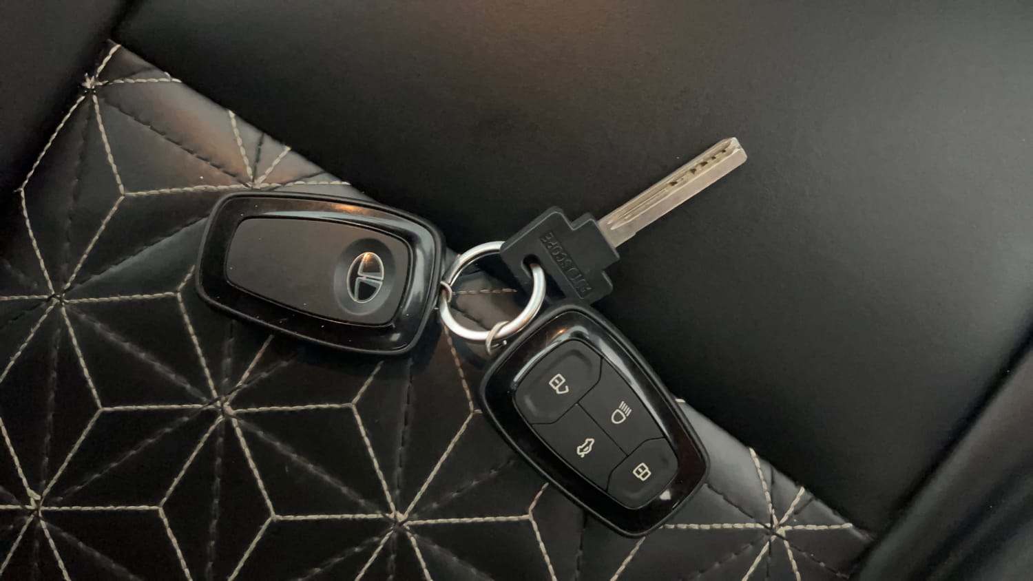 Used 2022 Tata Punch Accomplished MT Petrol Manual extra CAR KEY VIEW
