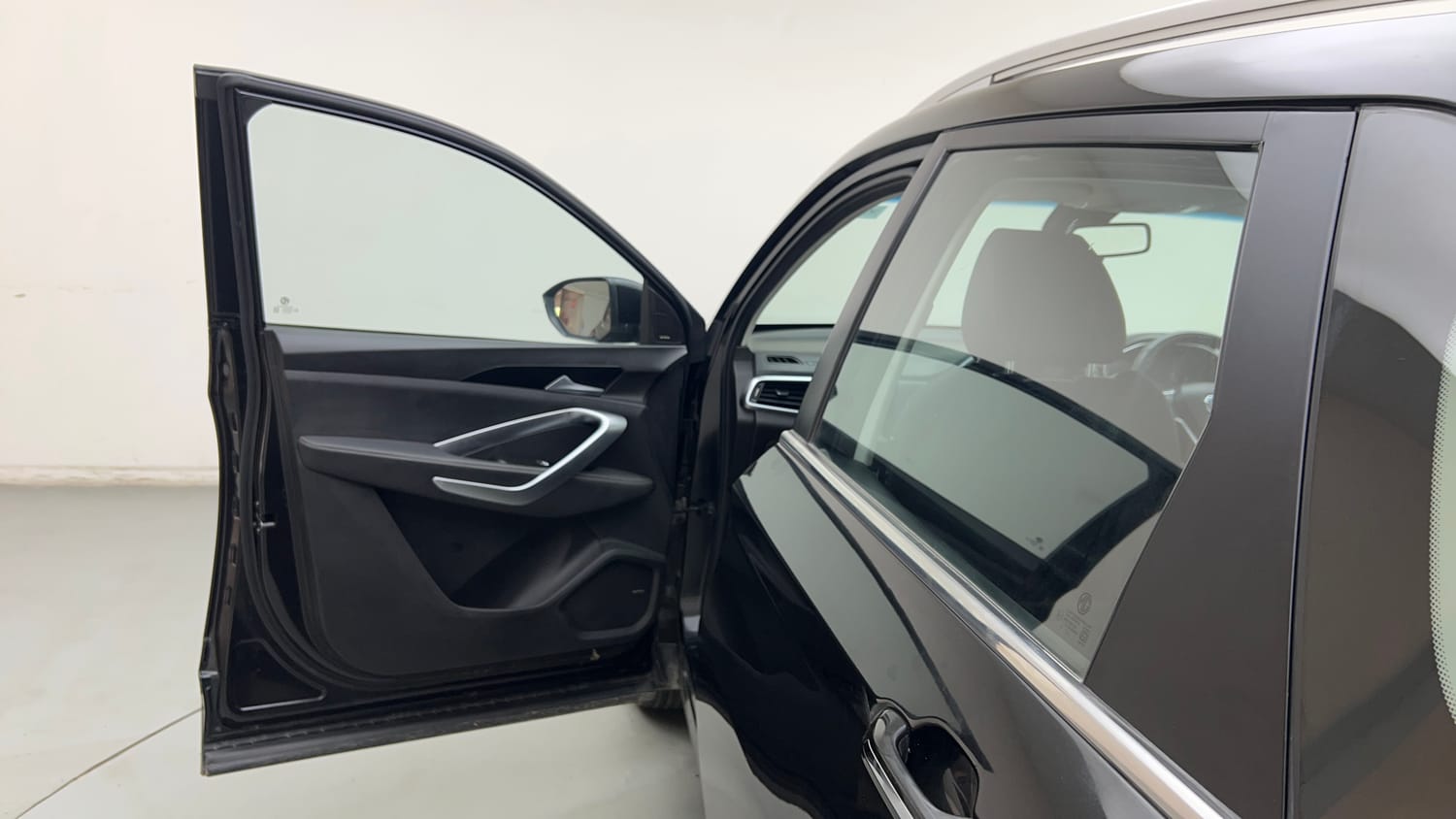 Used 2019 MG Motors Hector Sharp 1.5 DCT Petrol Petrol Automatic interior LEFT FRONT DOOR OPEN VIEW