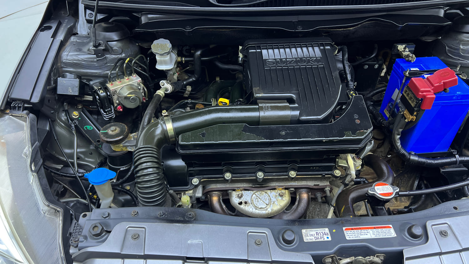 Used 2017 Maruti Suzuki Ciaz ZXI+ Petrol Manual engine ENGINE RIGHT SIDE VIEW