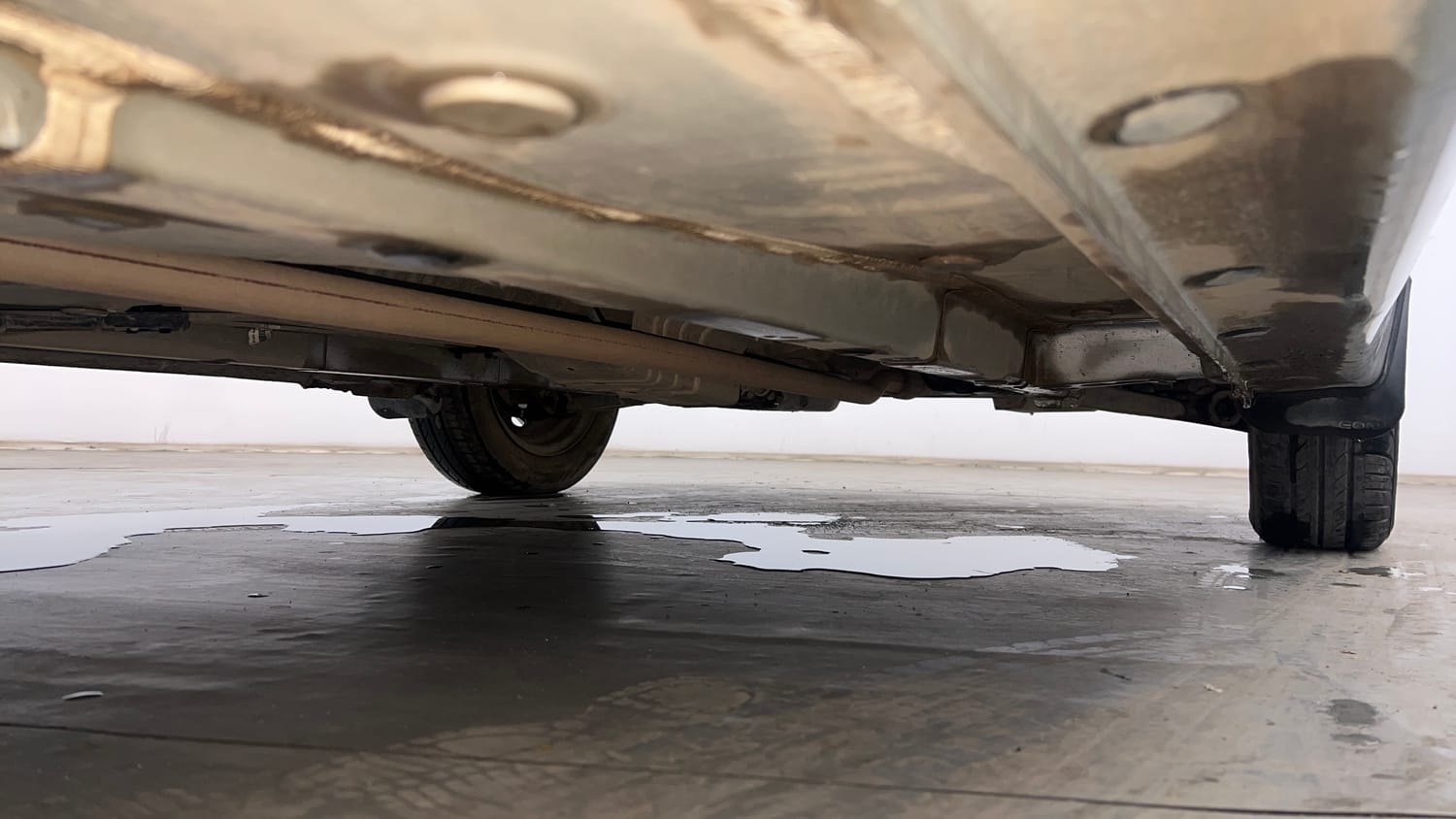 Used 2015 Hyundai Eon Magna + Petrol Manual extra REAR RIGHT UNDERBODY VIEW