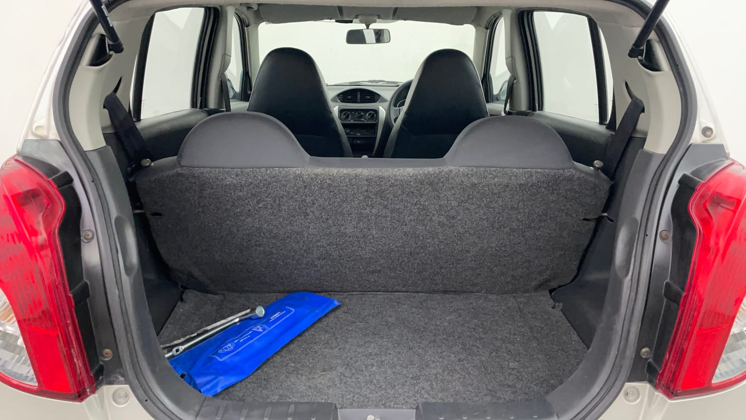 Used 2017 Maruti Suzuki Alto 800 LXi Petrol Manual interior DICKY INSIDE VIEW