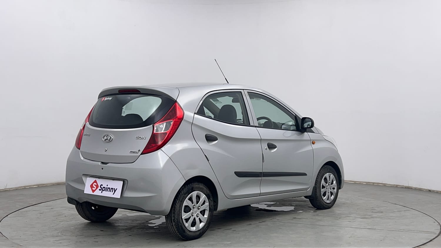 Used 2015 Hyundai Eon Magna + Petrol Manual exterior RIGHT REAR CORNER VIEW