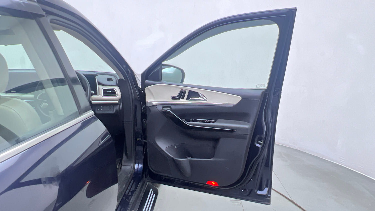 Used 2023 Mahindra XUV700 AX 7 Petrol MT 7 STR Petrol Manual interior RIGHT FRONT DOOR OPEN VIEW