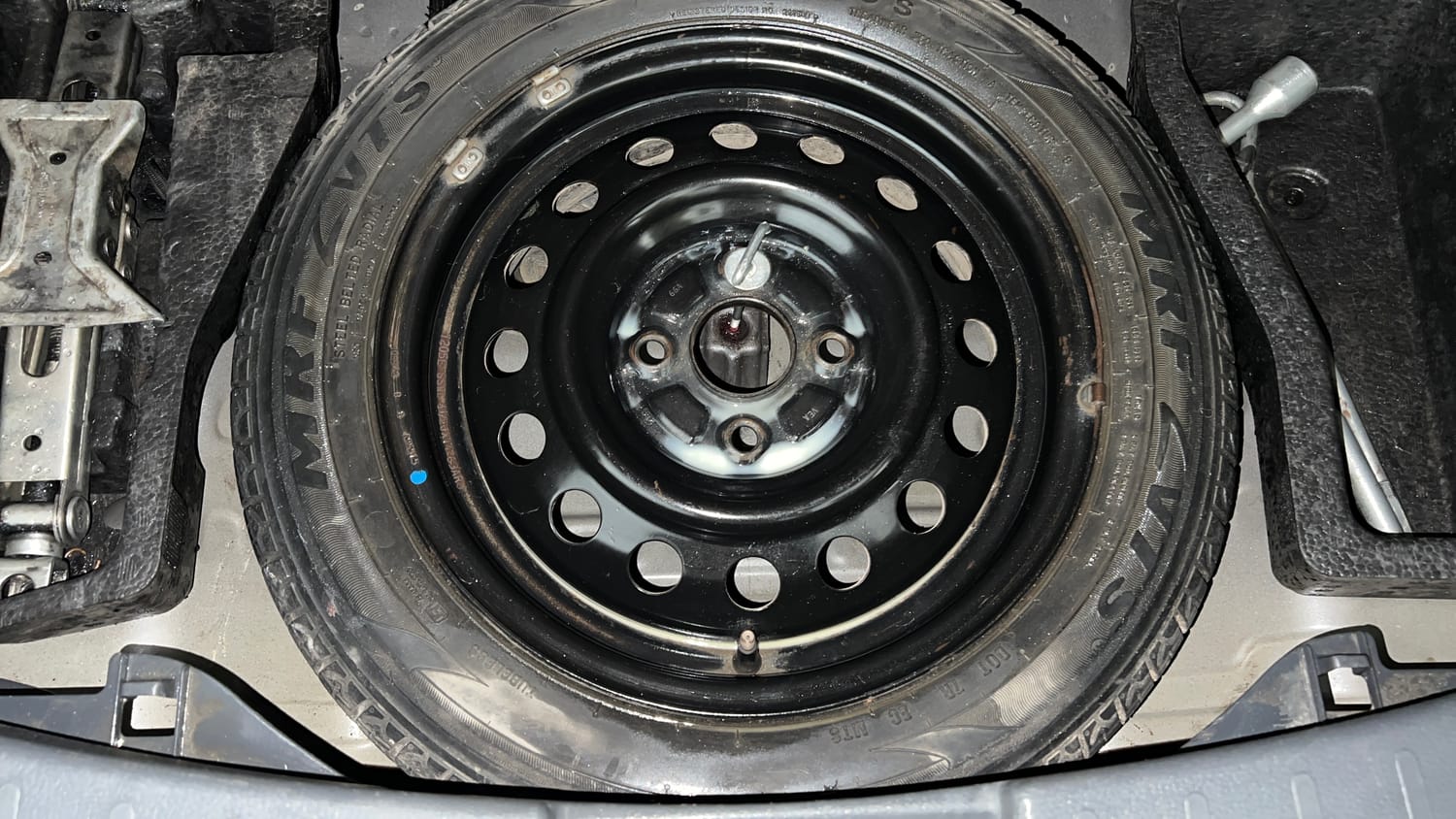 Used 2012 Maruti Suzuki Wagon R 1.0 VXi Petrol Manual tyres SPARE TYRE VIEW