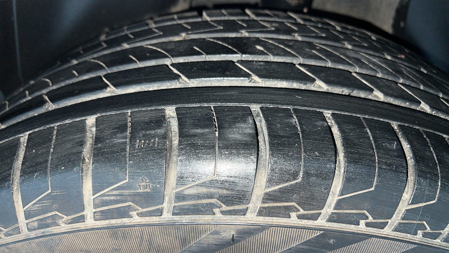 Used 2021 Jeep Compass Longitude (O) 1.4 Petrol DCT Petrol Automatic tyres LEFT REAR TYRE TREAD VIEW