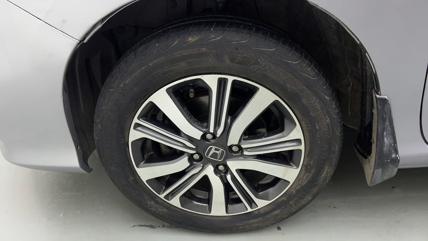 Used 2019 Honda City V Petrol Petrol Manual tyres LEFT FRONT TYRE RIM VIEW