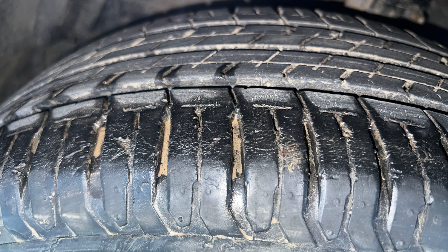 Used 2017 Maruti Suzuki Ciaz ZXI+ Petrol Manual tyres LEFT FRONT TYRE TREAD VIEW
