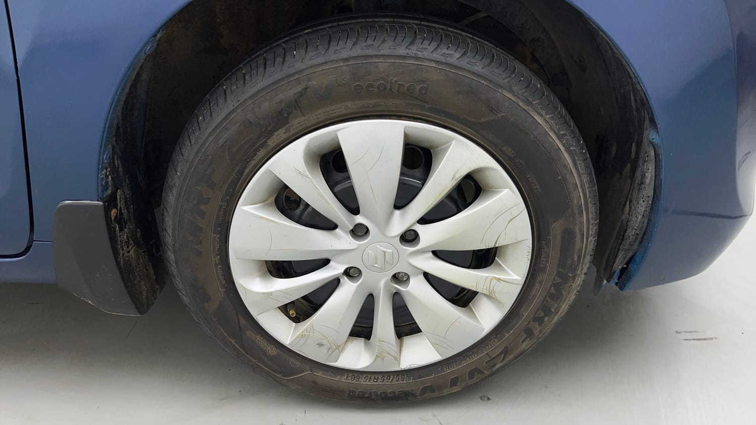 Used 2017 Maruti Suzuki Baleno Delta 1.2 Petrol Manual tyres RIGHT FRONT TYRE RIM VIEW