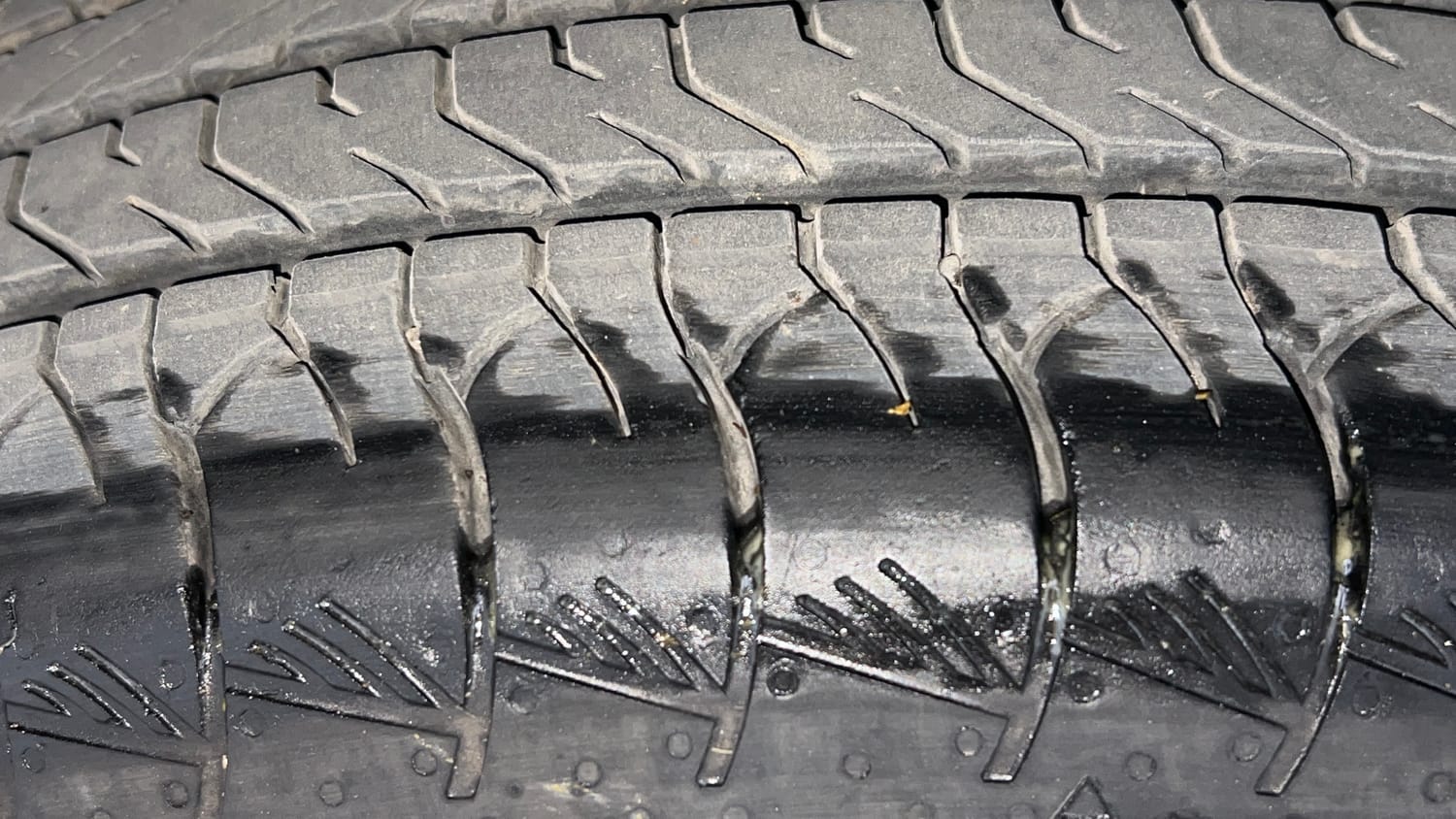 Used 2024 Toyota Urban Cruiser Hyryder G Hybrid Hybrid Automatic tyres LEFT FRONT TYRE TREAD VIEW