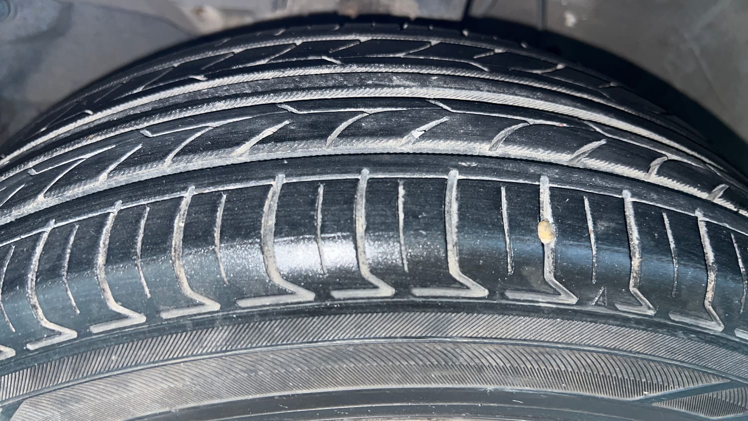 Used 2015 Honda City V Petrol Manual tyres LEFT FRONT TYRE TREAD VIEW