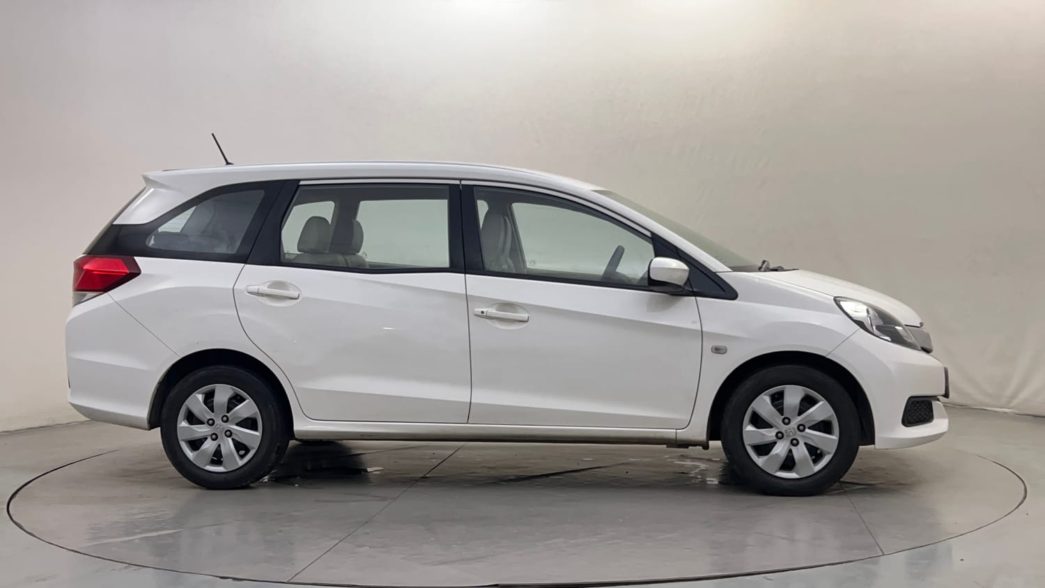 Used 2015 Honda Mobilio S Petrol Petrol Manual exterior RIGHT SIDE VIEW