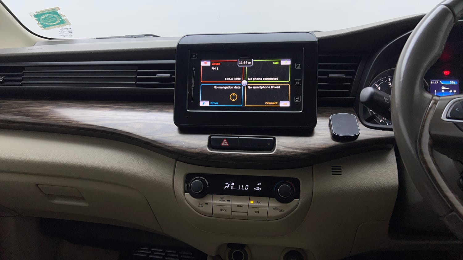 Used 2019 Maruti Suzuki New Ertiga ZXi Plus Petrol Manual top_features Integrated (in-dash) music system