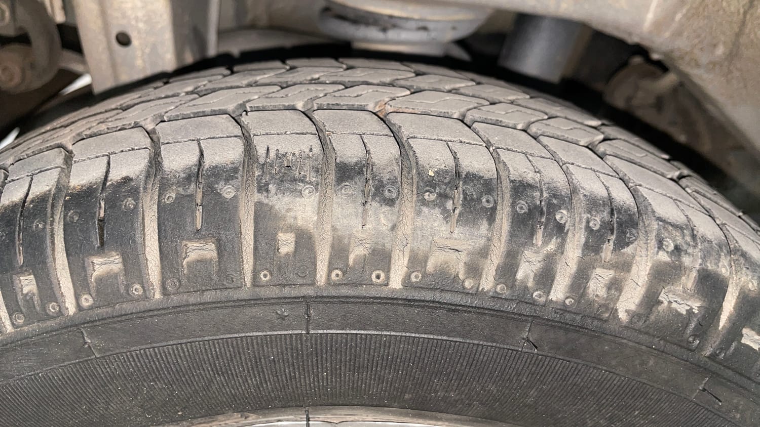 Used 2017 Maruti Suzuki Alto 800 LXi Petrol Manual tyres RIGHT REAR TYRE TREAD VIEW