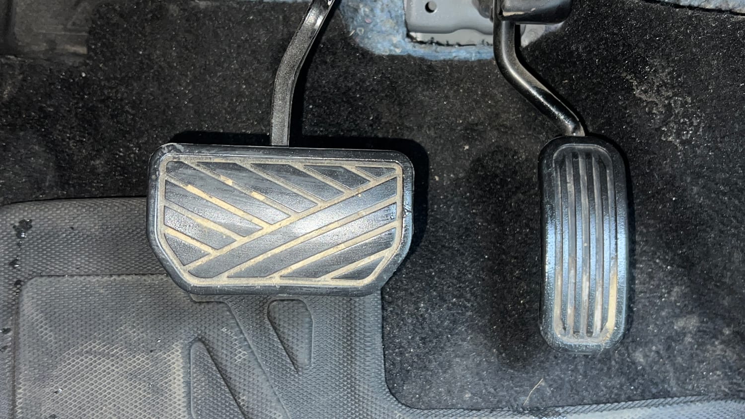 Used 2025 Toyota Urban Cruiser Hyryder V Hybrid Hybrid Automatic interior PEDALS VIEW