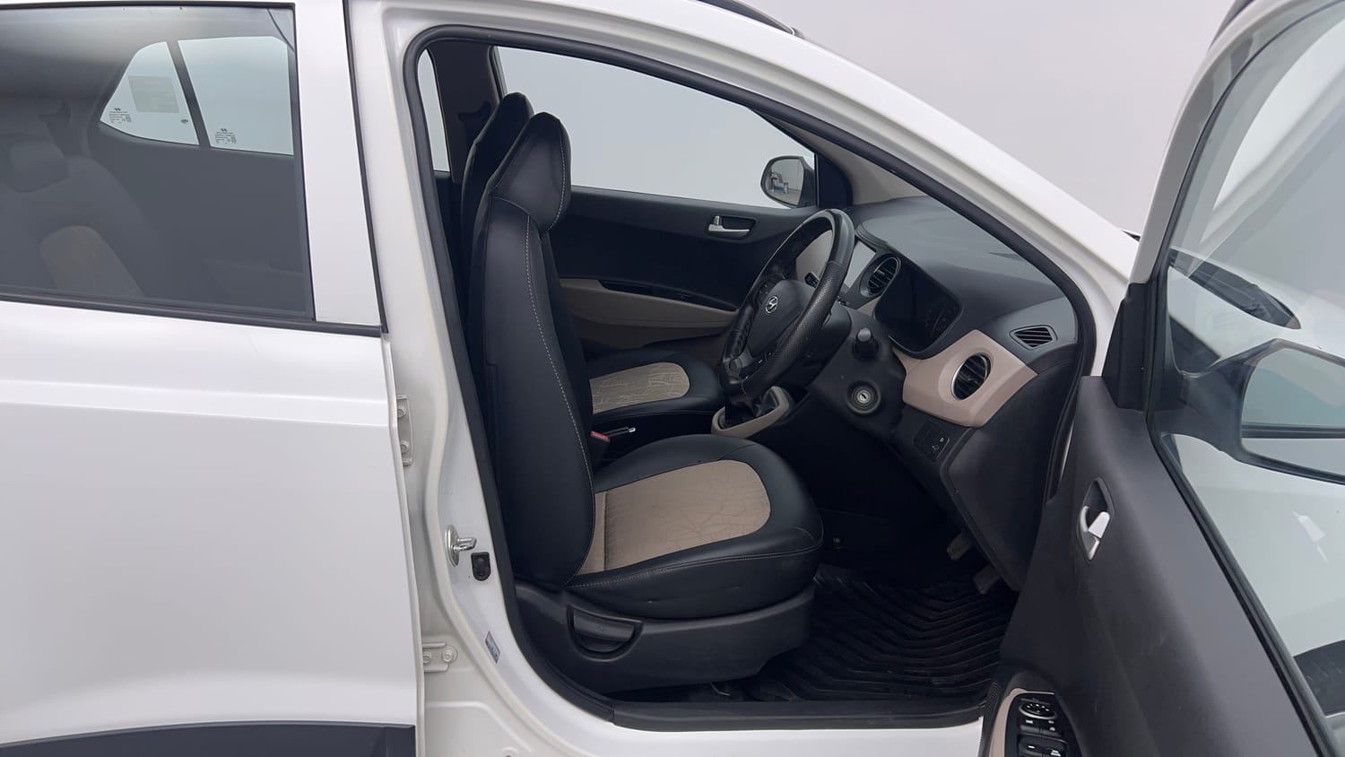 Used 2019 Hyundai Grand i10 Sportz 1.2 Kappa VTVT Petrol Manual interior RIGHT SIDE FRONT DOOR CABIN VIEW