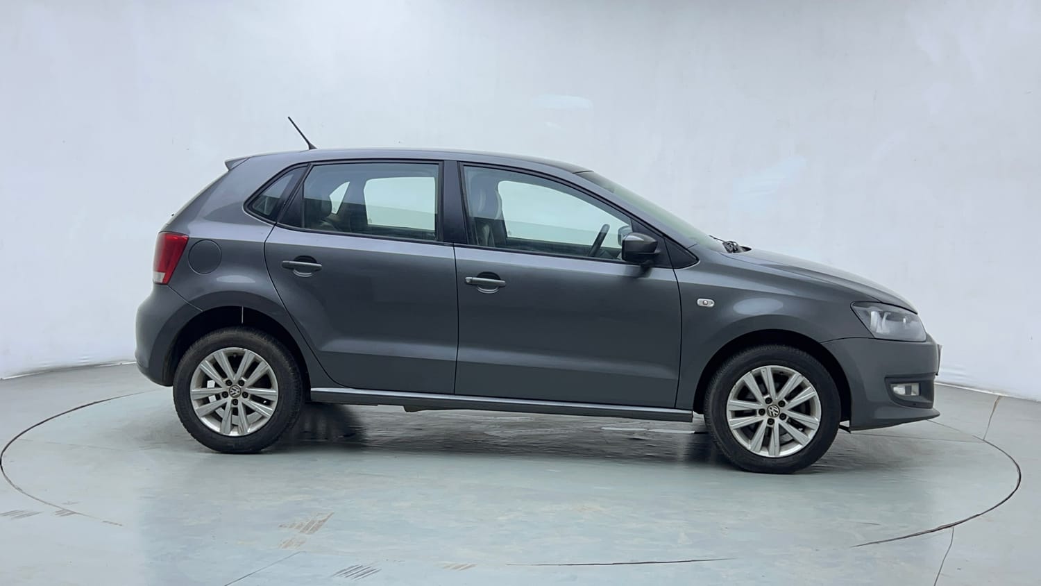 Used 2013 Volkswagen Polo Highline1.2L (P) Petrol Manual exterior RIGHT SIDE VIEW