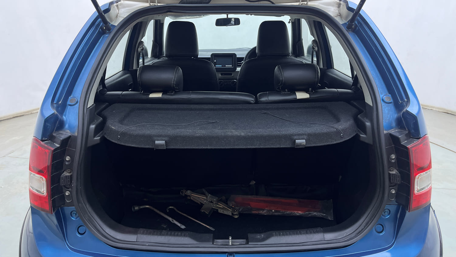 Used 2018 Maruti Suzuki Ignis Zeta 1.2 AMT Petrol Automatic interior DICKY INSIDE VIEW