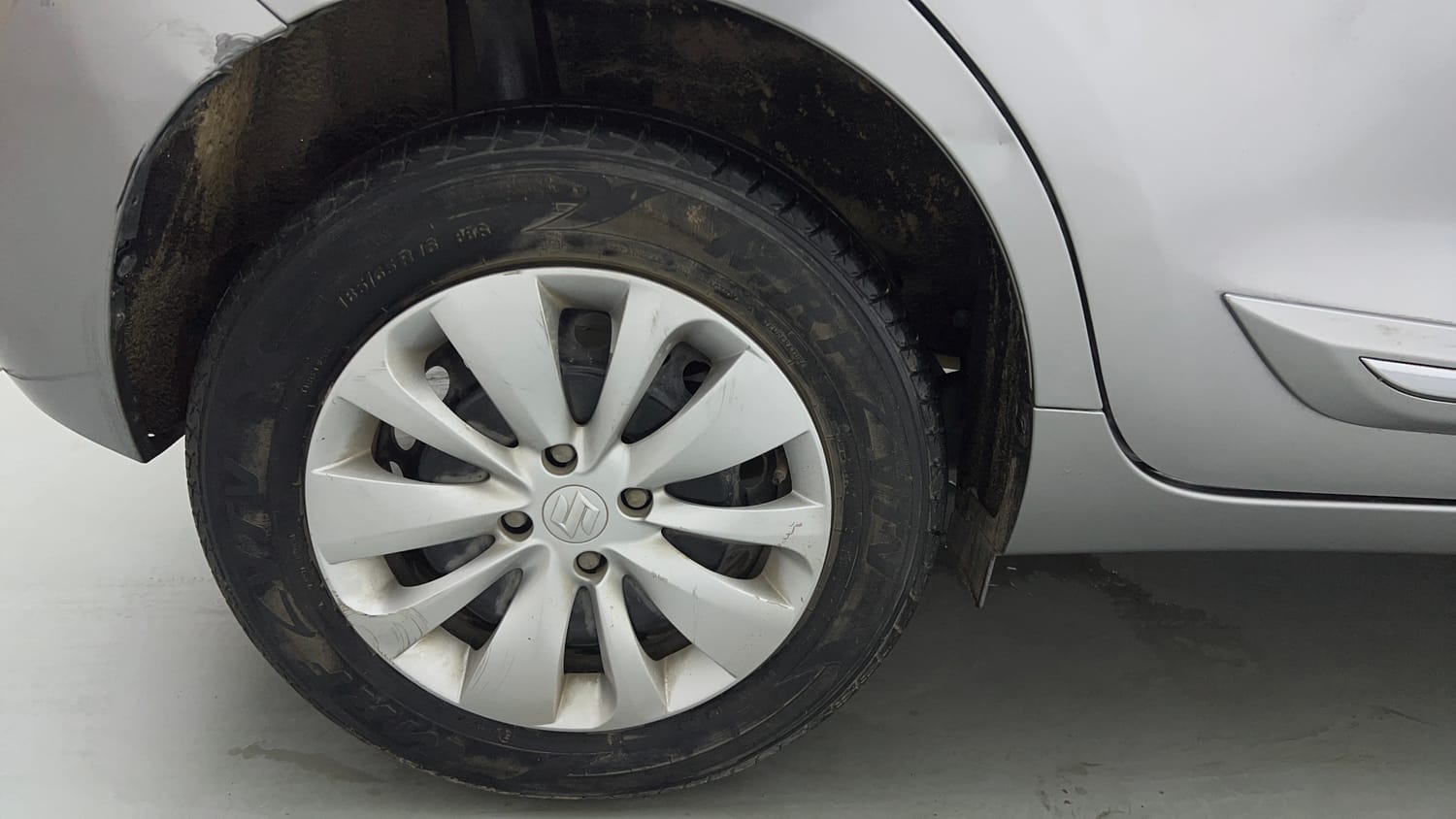 Used 2018 Maruti Suzuki Baleno Delta 1.2 Petrol Manual tyres RIGHT REAR TYRE RIM VIEW