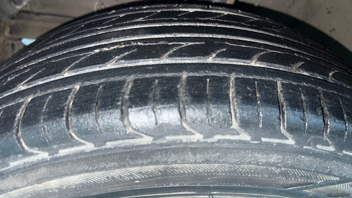 Used 2018 Maruti Suzuki Swift ZXi AMT Petrol Automatic tyres LEFT FRONT TYRE TREAD VIEW