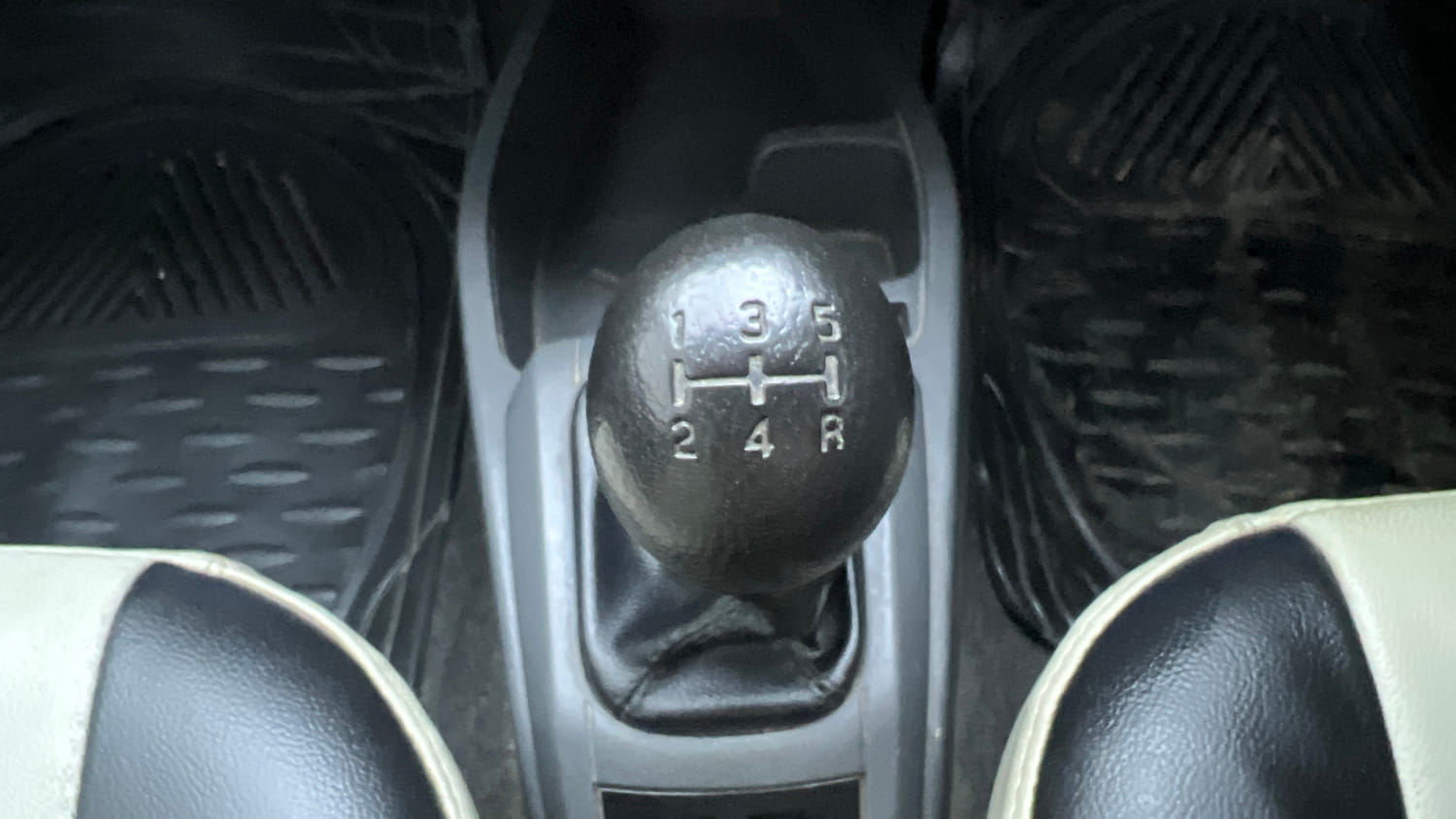Used 2014 Maruti Suzuki Alto 800 Lxi Petrol Manual interior GEAR  KNOB VIEW