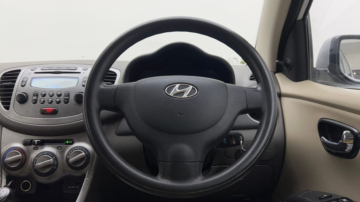 Used 2014 Hyundai i10 Sportz 1.1 iRDE2 Petrol Manual interior STEERING VIEW