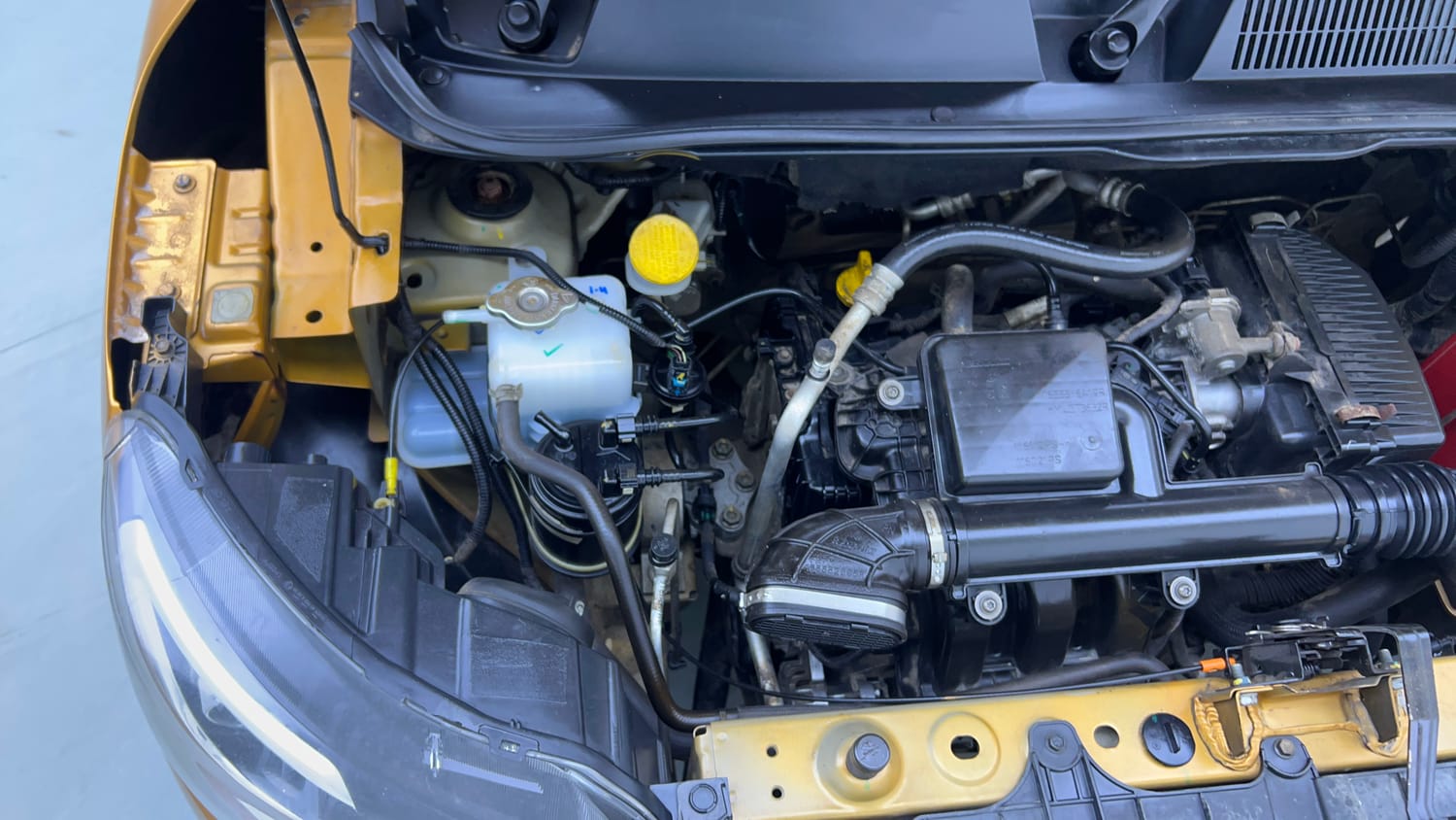 Used 2020 Renault Triber RXZ EASY-R AMT Petrol Automatic engine ENGINE RIGHT SIDE VIEW