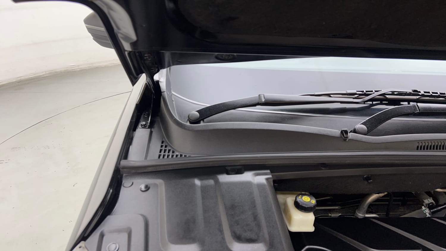 Used 2019 MG Motors Hector Sharp 1.5 DCT Petrol Petrol Automatic engine ENGINE RIGHT SIDE HINGE & APRON VIEW