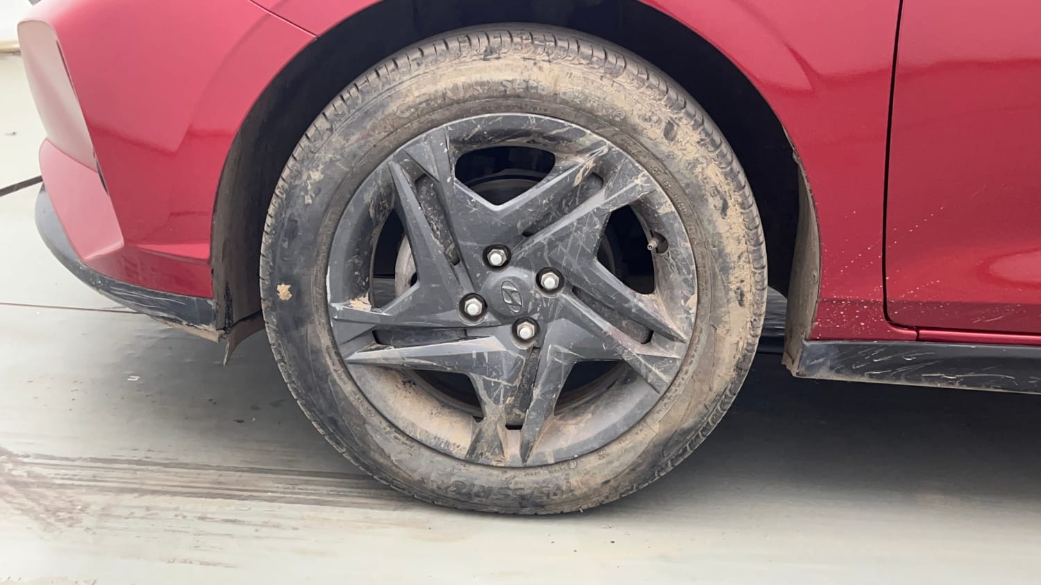 Used 2021 Hyundai i20 Sportz 1.2 MT Petrol Manual tyres LEFT FRONT TYRE RIM VIEW