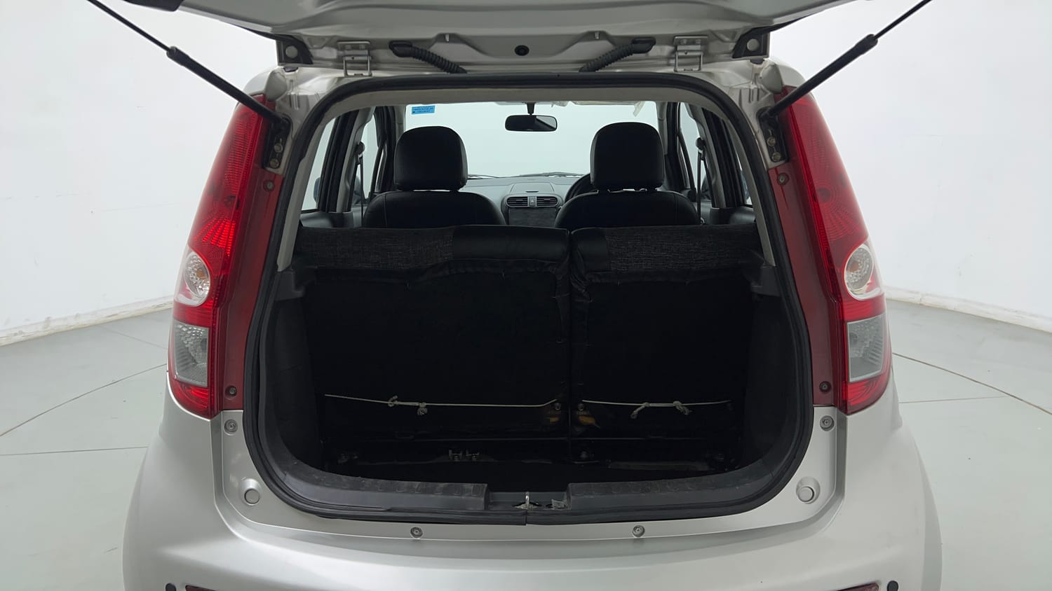 Used 2015 Maruti Suzuki Ritz Lxi BS-IV Petrol Manual interior DICKY INSIDE VIEW